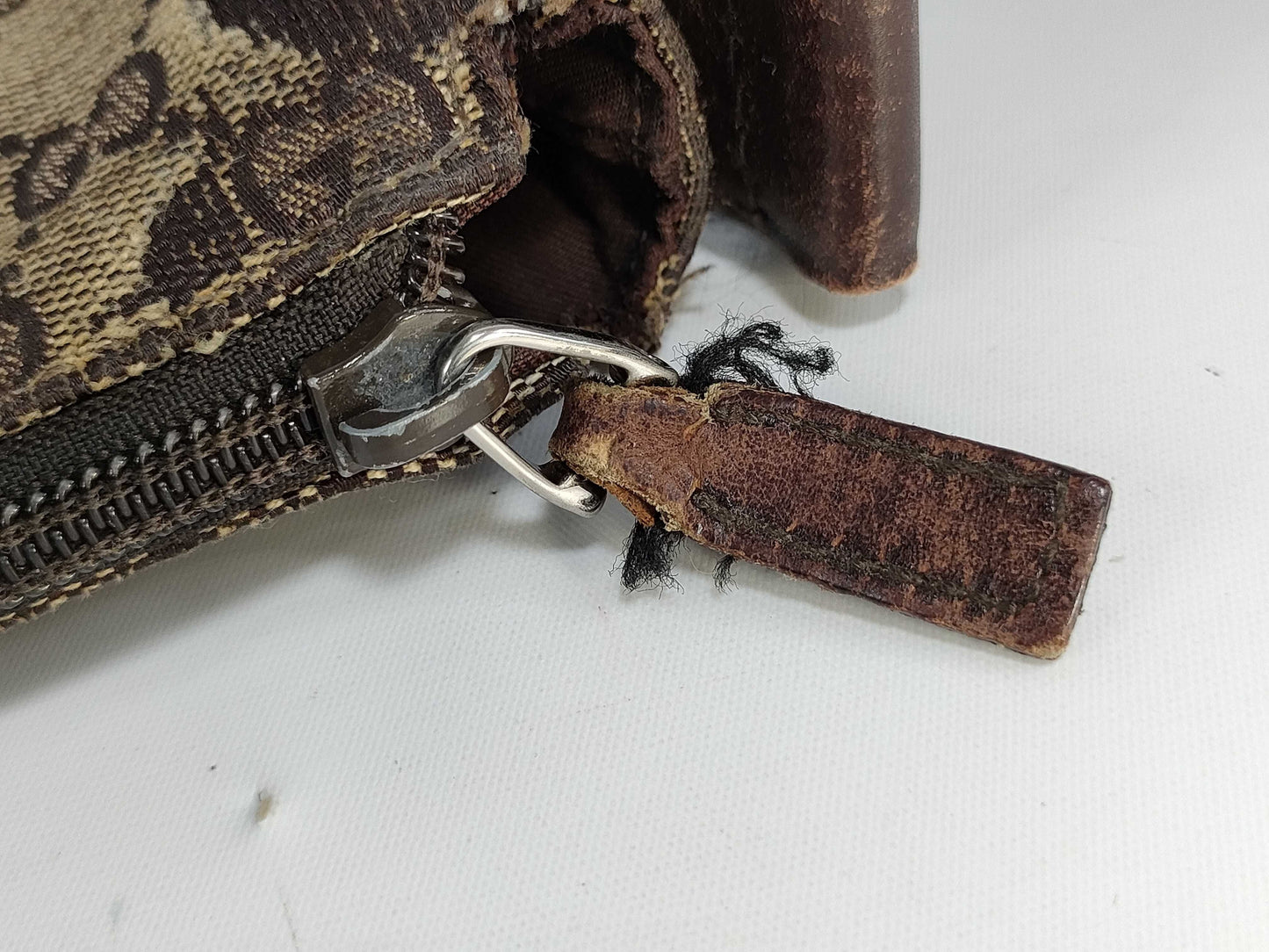 GUCCI GG Canvas Shoulder Bag