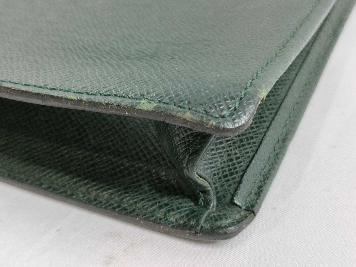 LOUIS VUITTON M30074 Taiga Serviette Clado Business Bag