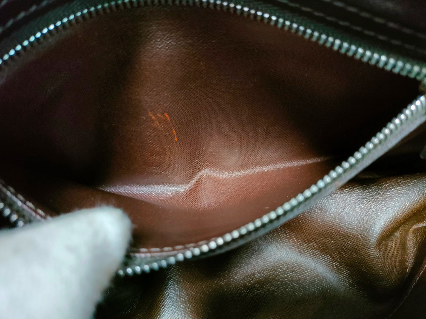 LOUIS VUITTON M30758 Taiga Parana Second Bag