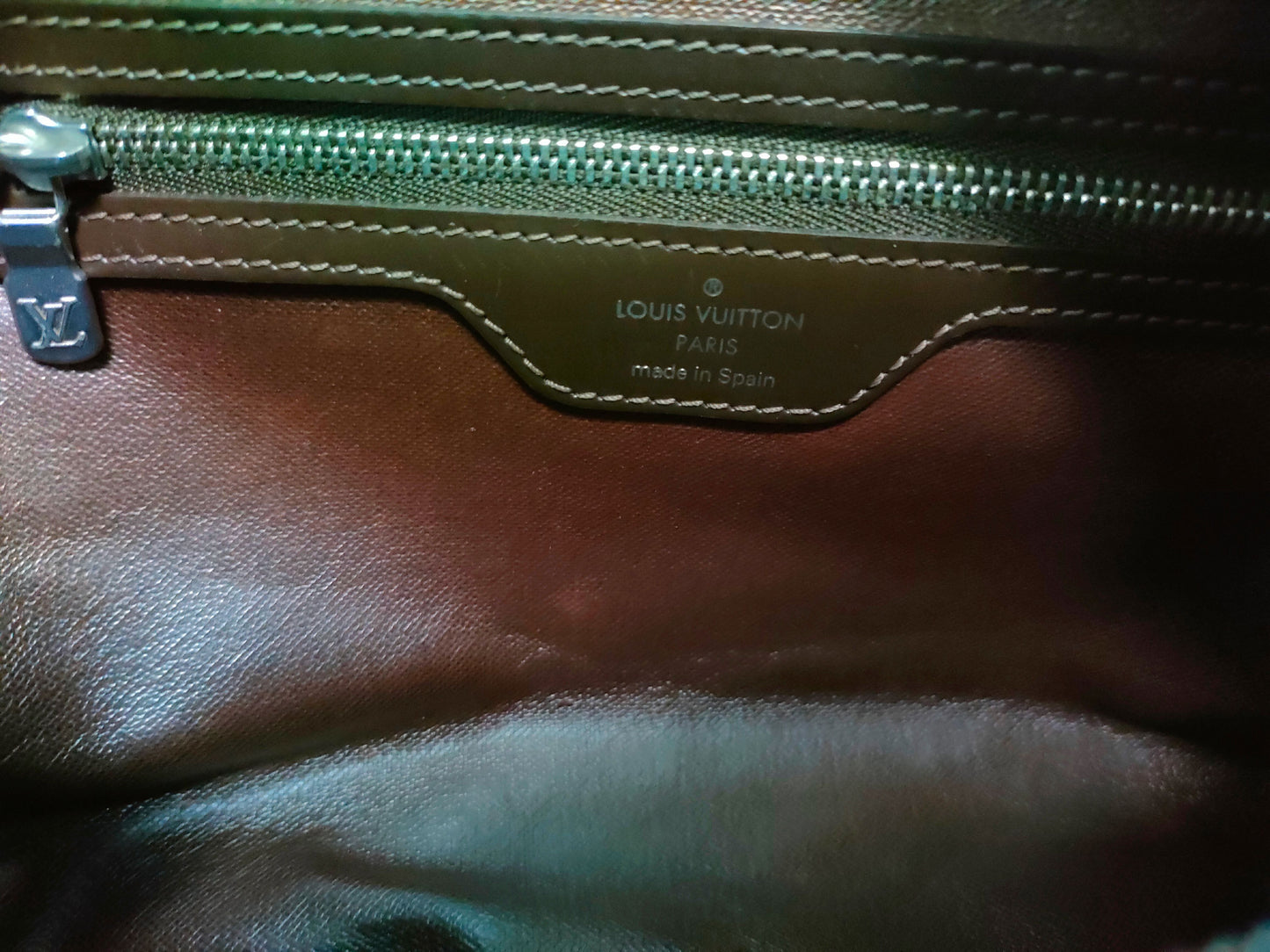 LOUIS VUITTON M30758 Taiga Parana Second Bag