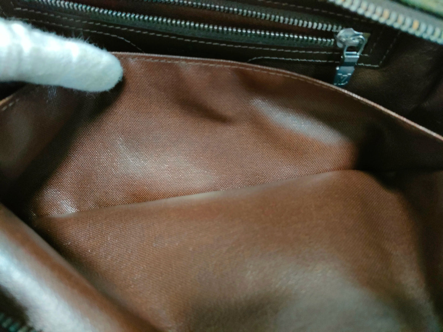 LOUIS VUITTON M30758 Taiga Parana Second Bag