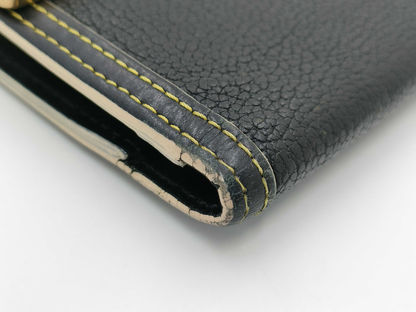 LOUIS VUITTON Suhali Porte Tresor International Wallet