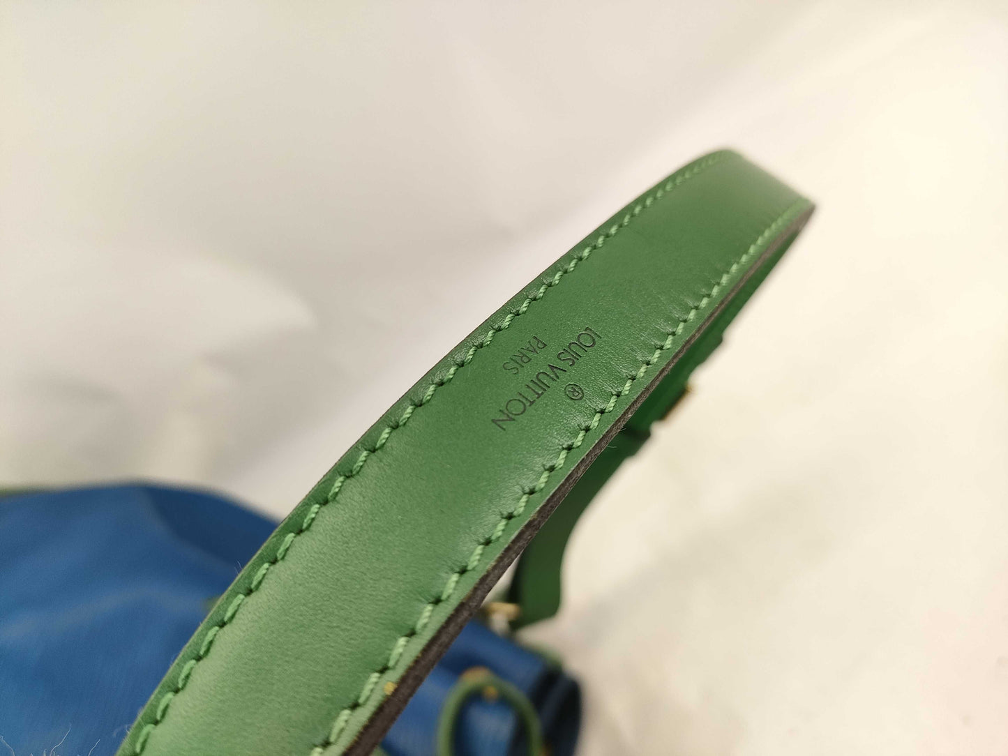 LOUIS VUITTON M44044 Epi Noe Two-Tone Shoulder Bag