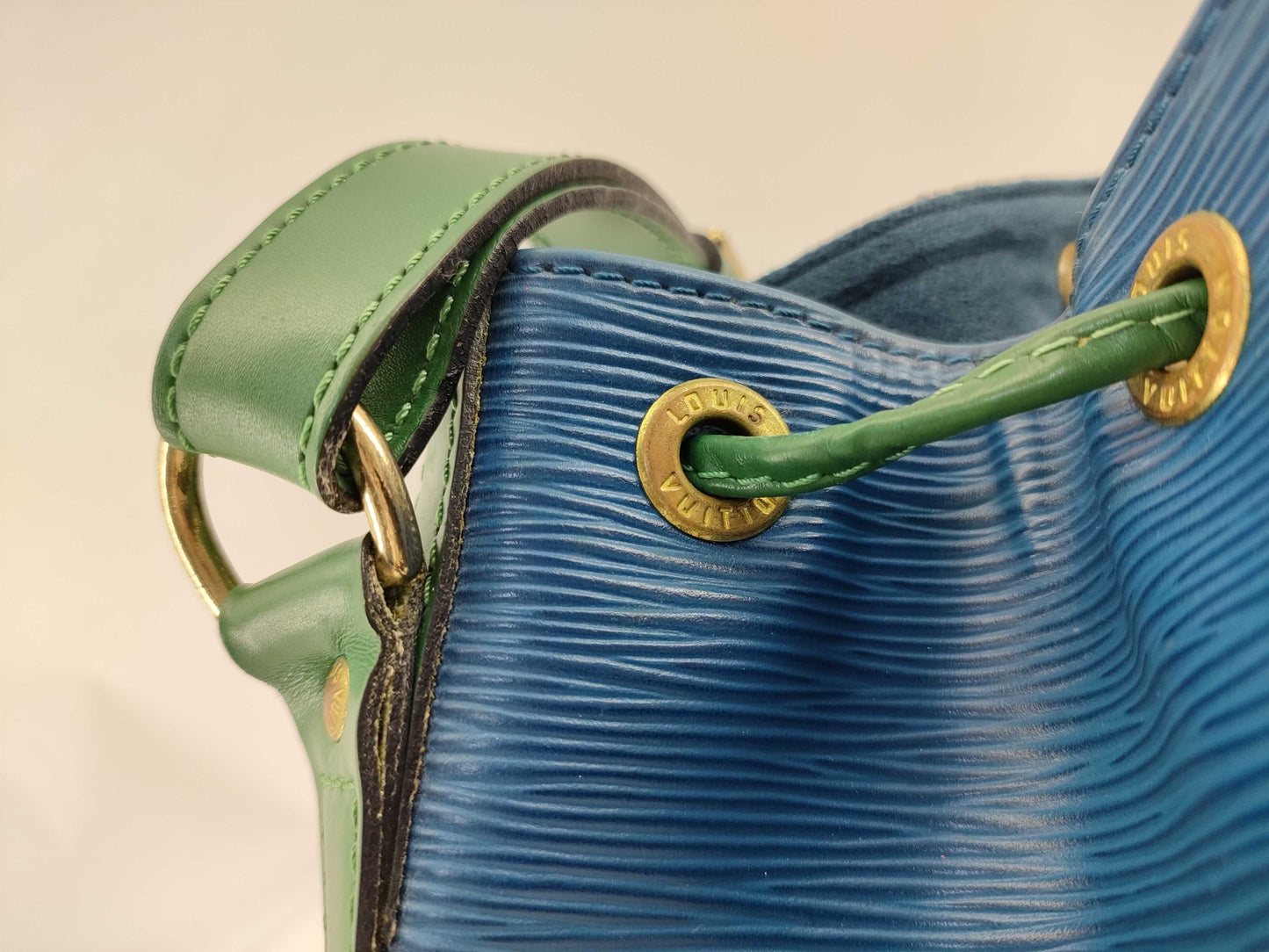 LOUIS VUITTON M44044 Epi Noe Two-Tone Shoulder Bag