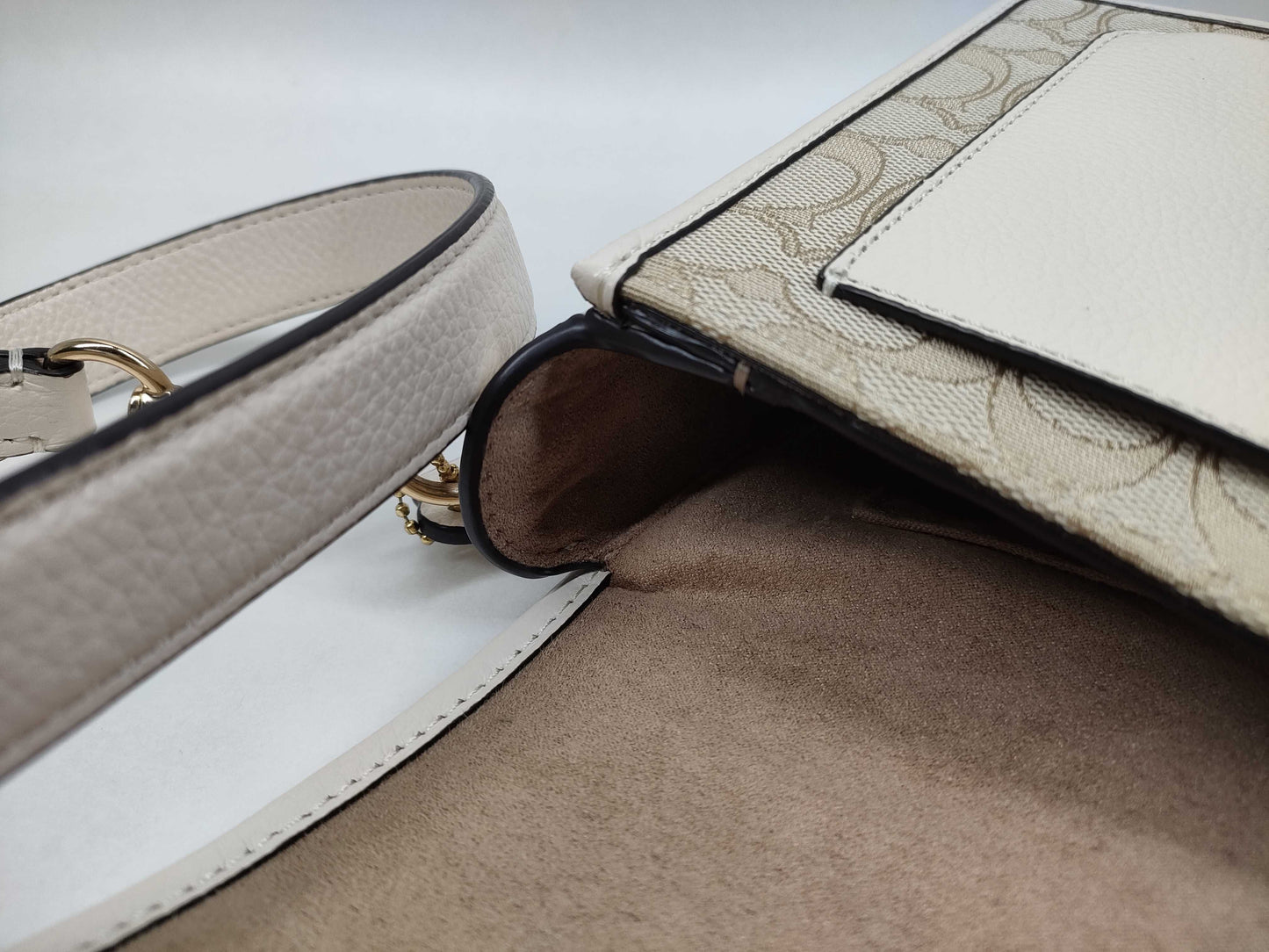 COACH Signature Leather Shoulder Bag C8307