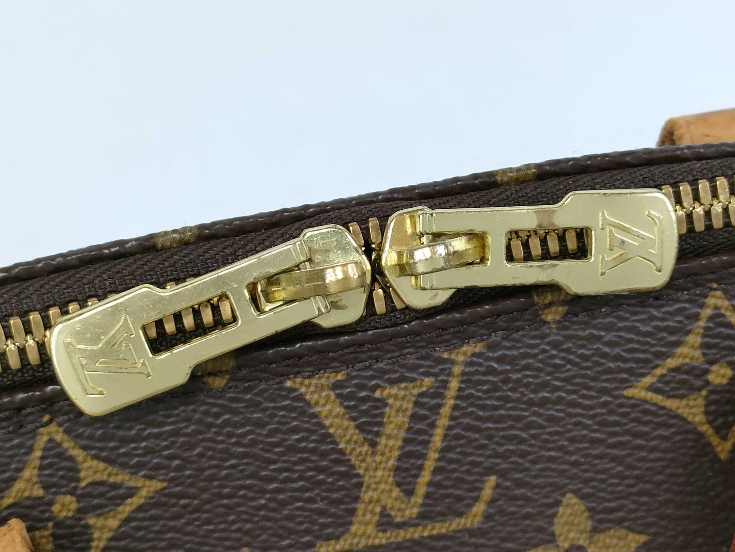 LOUIS VUITTON M40878 Monogram Alma MM Handbag