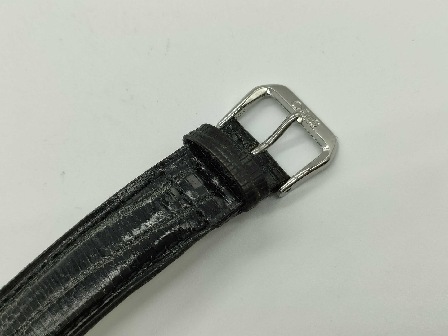 Oris 302-7285B Boys' Watch with Broken Crystal