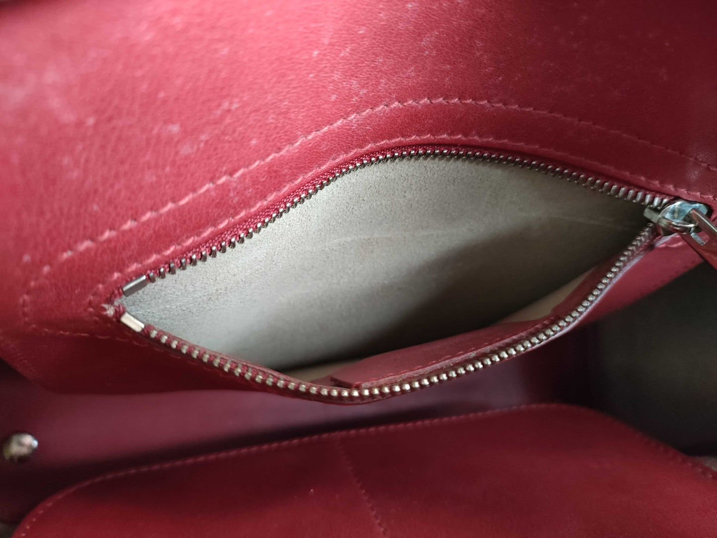 Salvatore Ferragamo Gancini Nolita GG-21E621 / Red Handbag