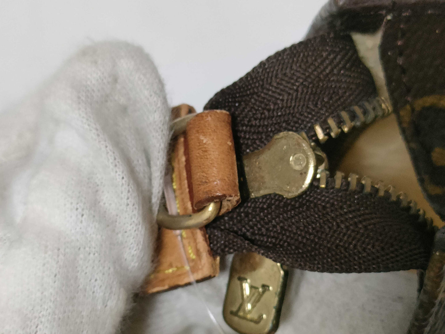 LOUIS VUITTON Monogram Bucket Pouch