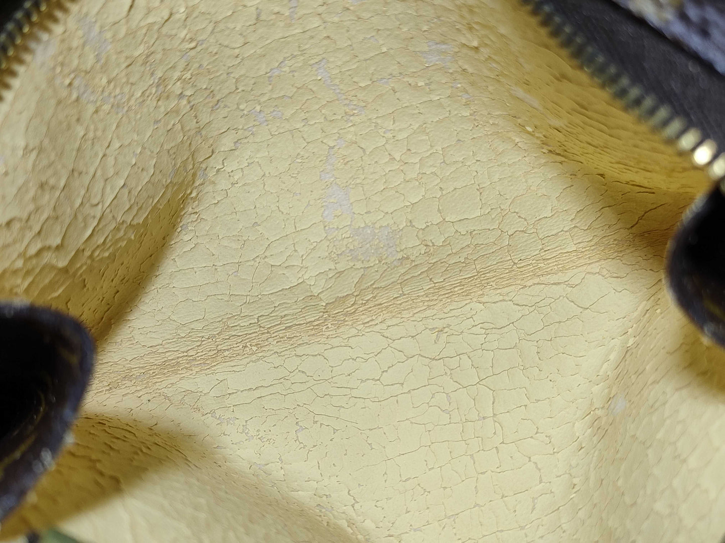 LOUIS VUITTON Monogram Bucket Pouch