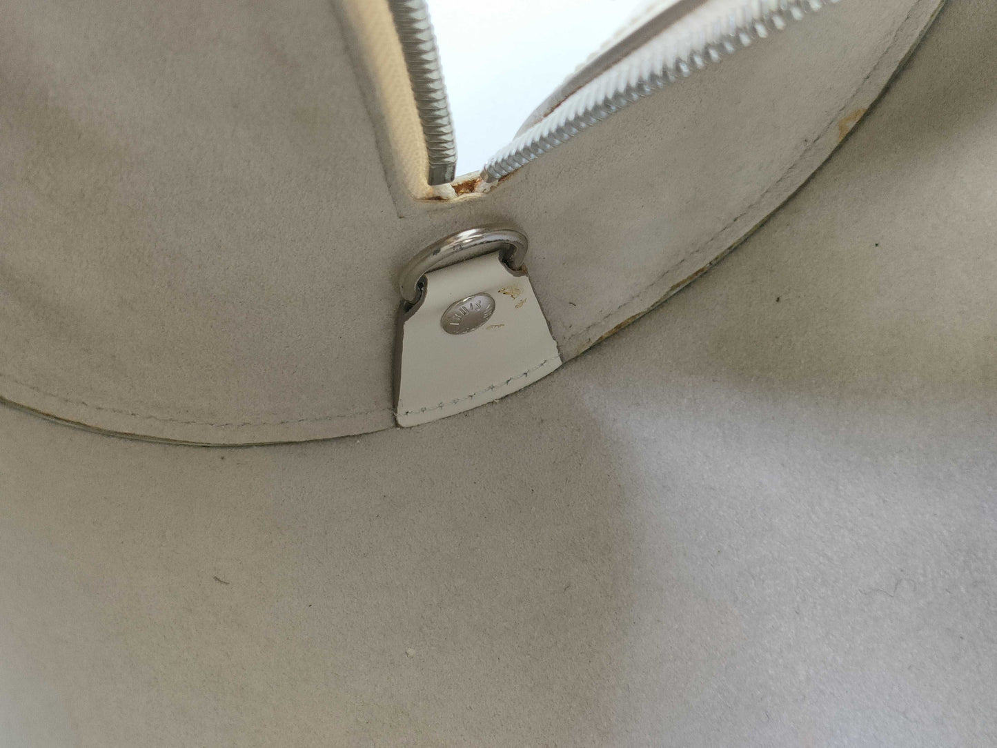 LOUIS VUITTON M5286J Epi Soufflot White Handbag with Pouch