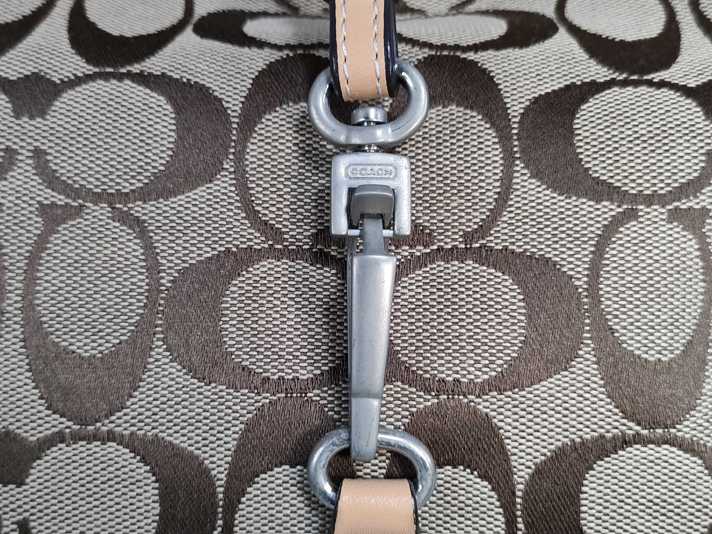 COACH Signature F17919 Signature One-Hand Shoulder Bag