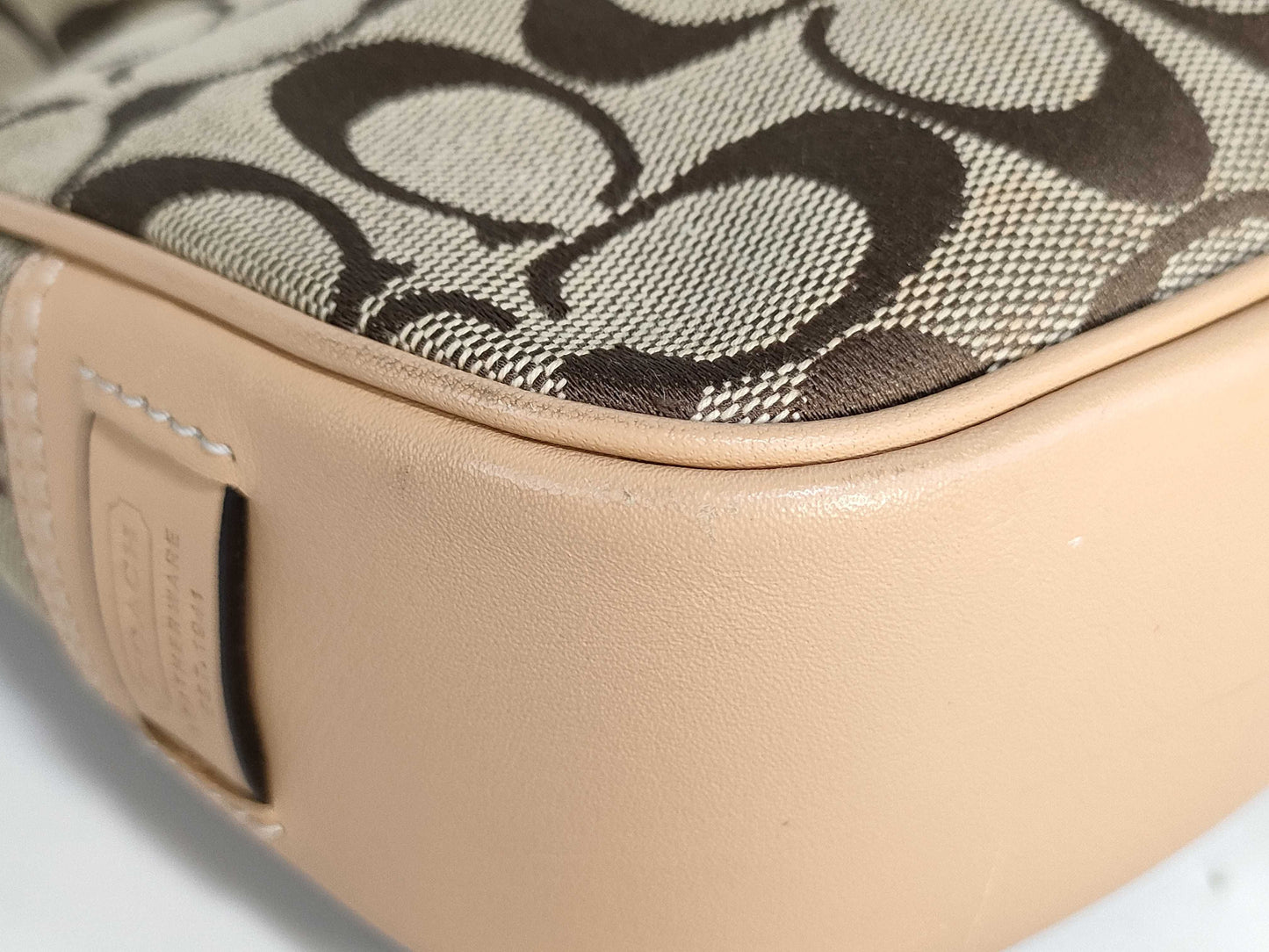 COACH Signature F17919 Signature One-Hand Shoulder Bag