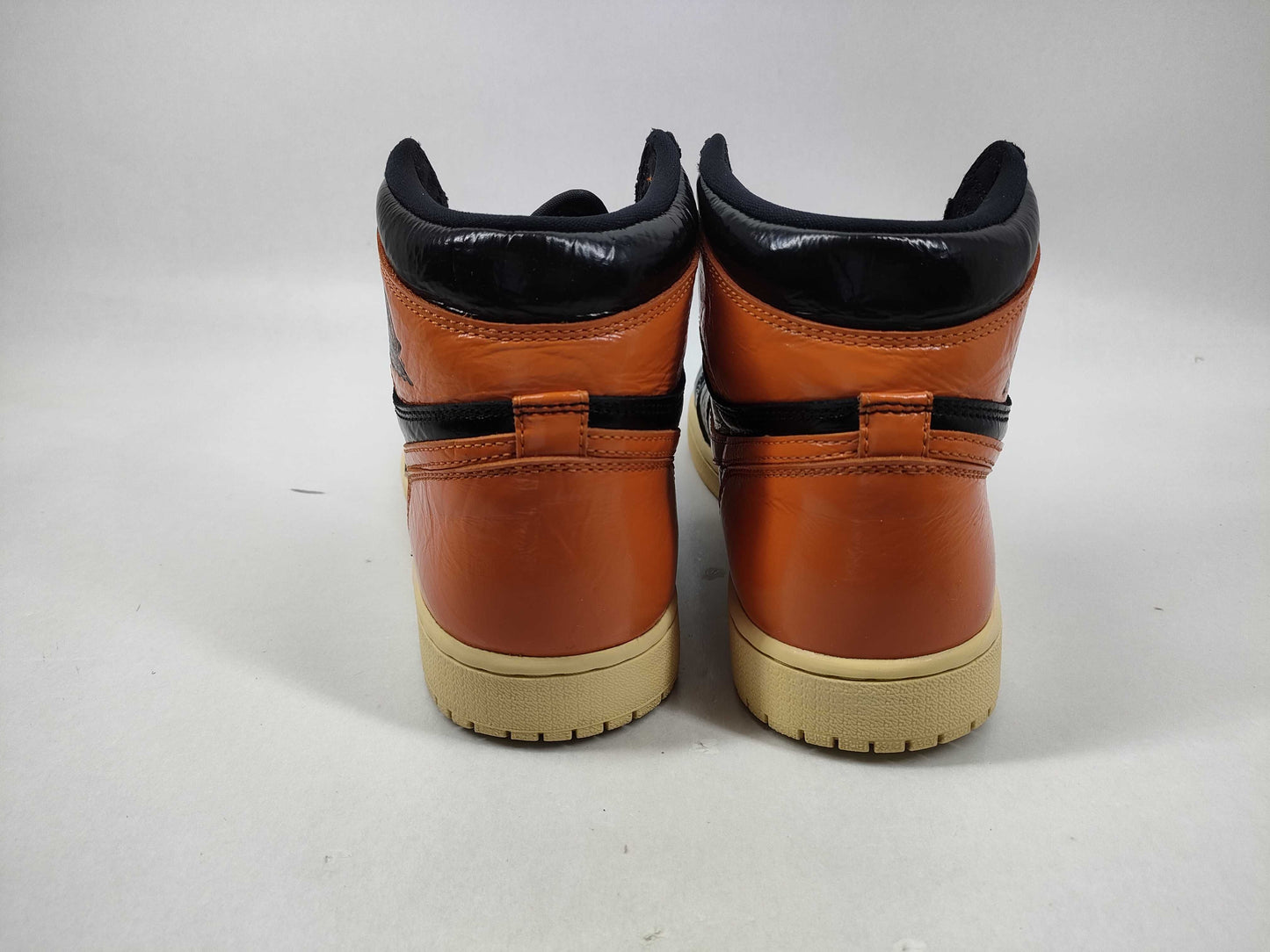 NIKE AIR JORDAN 1 RETRO HIGH 555088-028 Sneakers