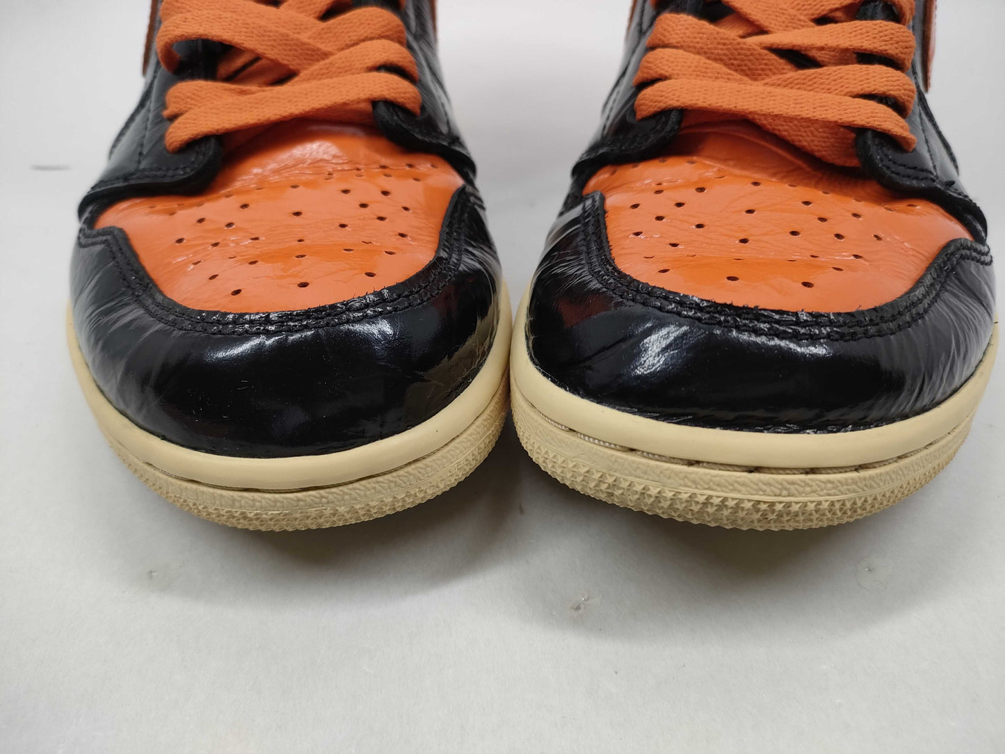 NIKE AIR JORDAN 1 RETRO HIGH 555088-028 Sneakers