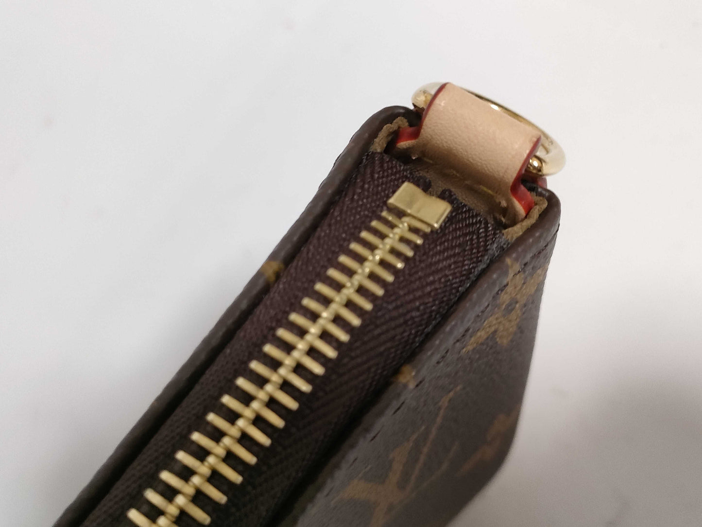 LOUIS VUITTON RFID serial number cannot be verified. Monogram M12859 Pochette Tillet RFID shoulder bag.