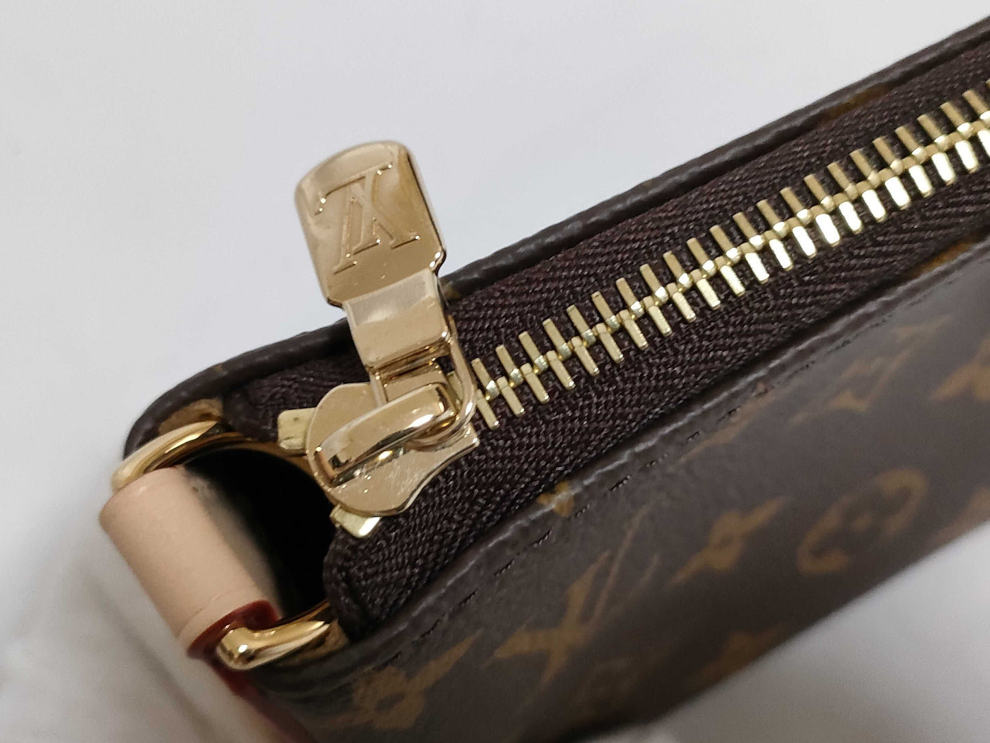 LOUIS VUITTON RFID serial number cannot be verified. Monogram M12859 Pochette Tillet RFID shoulder bag.