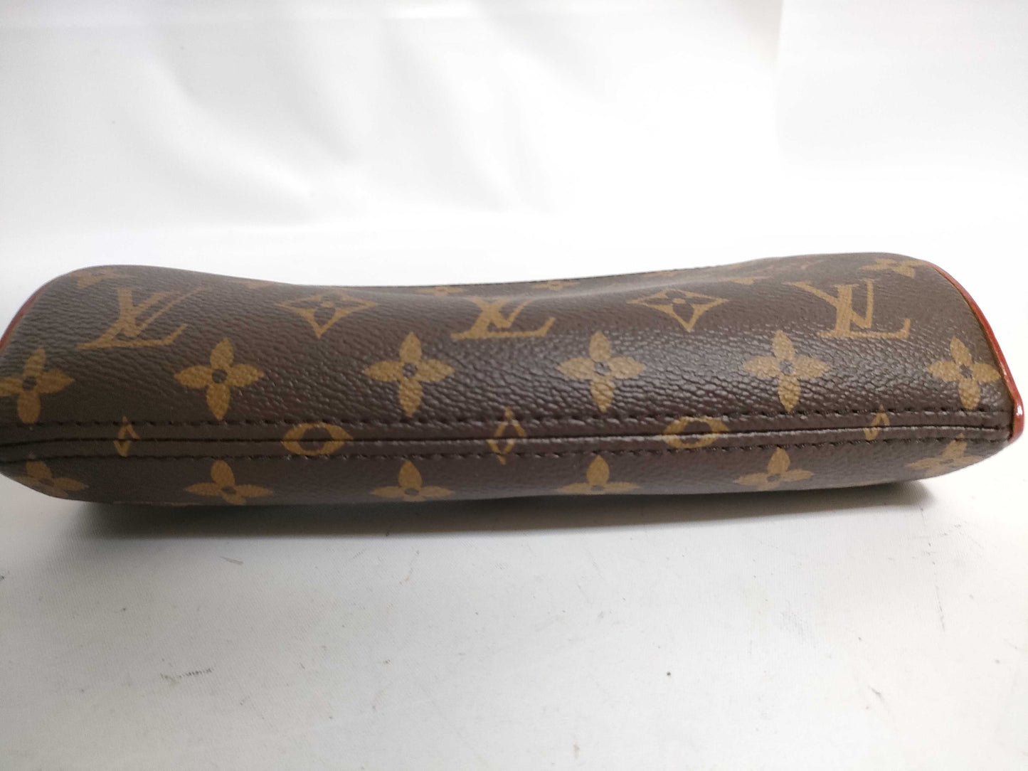 LOUIS VUITTON RFID serial number cannot be verified. Monogram M12859 Pochette Tillet RFID shoulder bag.