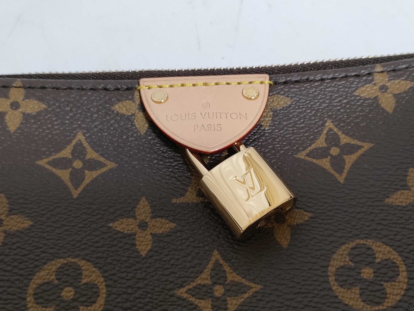 LOUIS VUITTON RFID serial number cannot be verified. Monogram M12859 Pochette Tillet RFID shoulder bag.