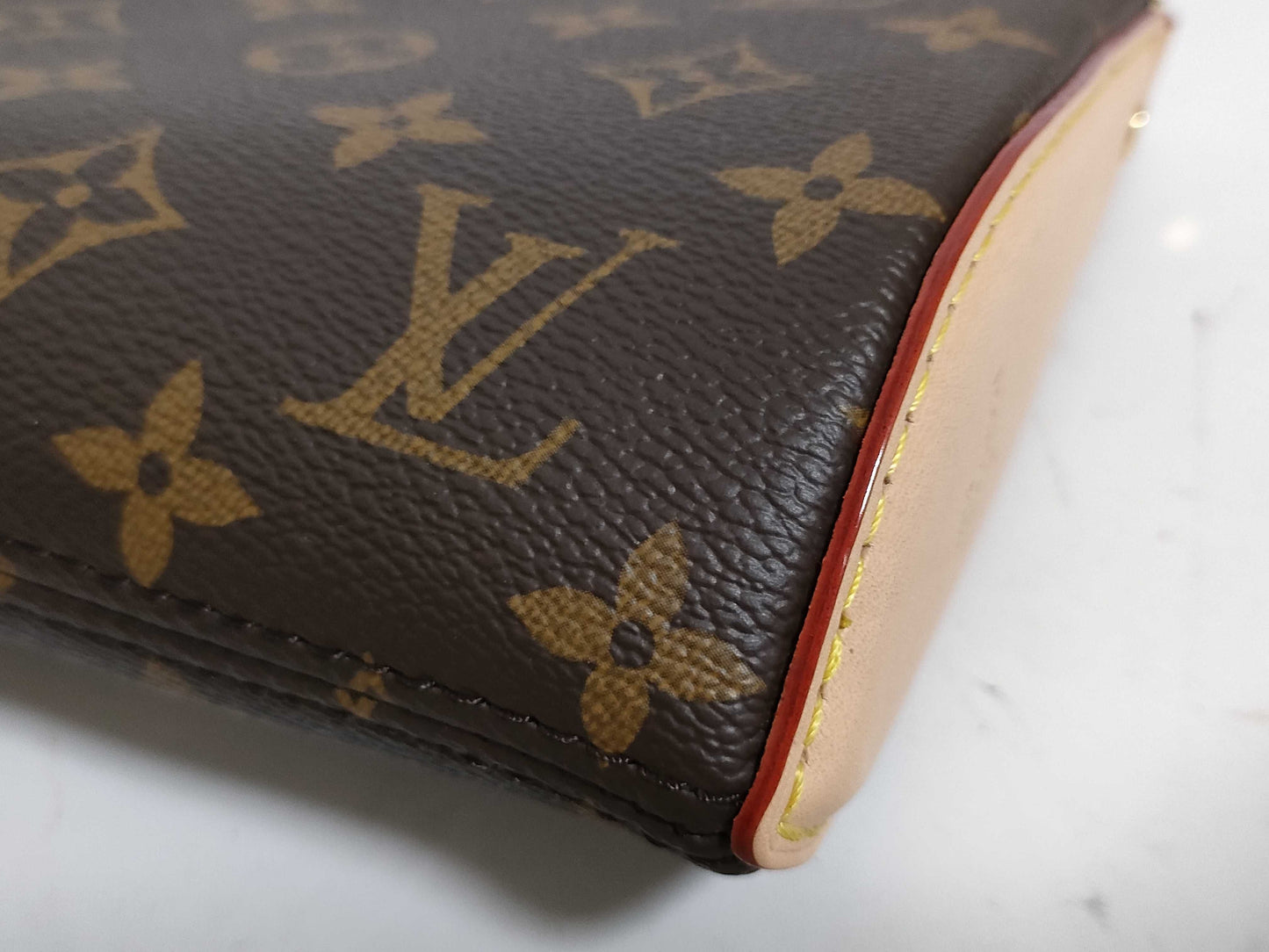 LOUIS VUITTON RFID serial number cannot be verified. Monogram M12859 Pochette Tillet RFID shoulder bag.