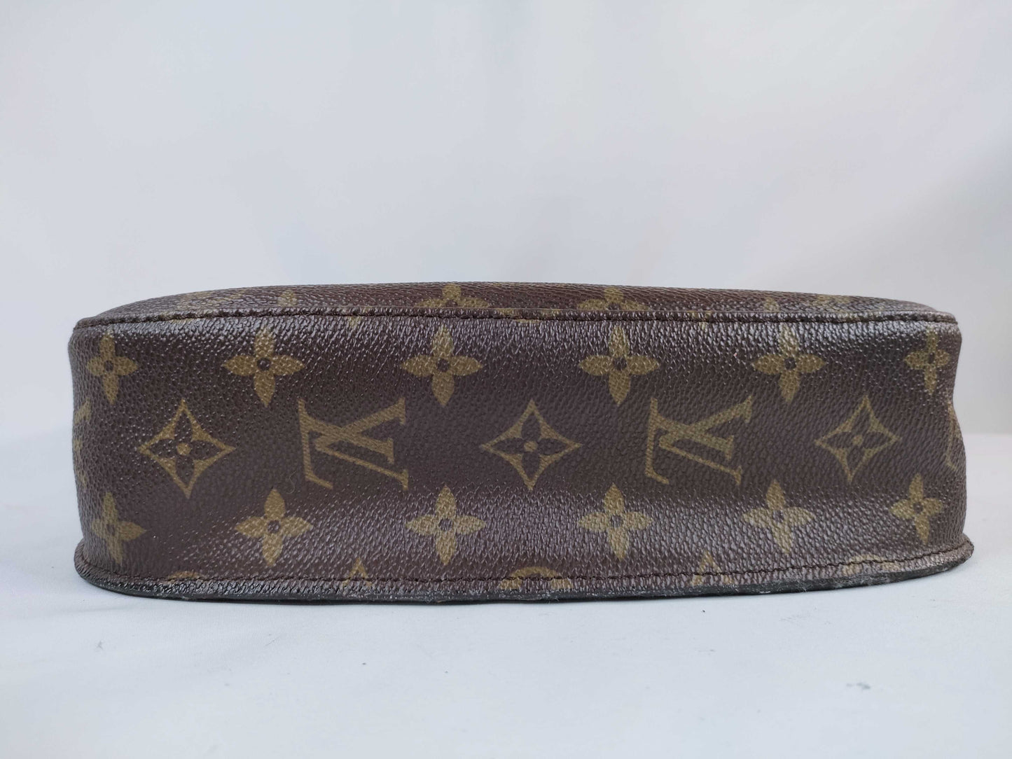 LOUIS VUITTON M51242 Monogram Saint-Cloud Shoulder Bag