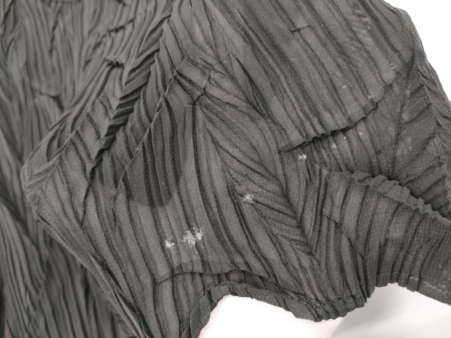 ISSEY MIYAKE Pleated Tops Tops