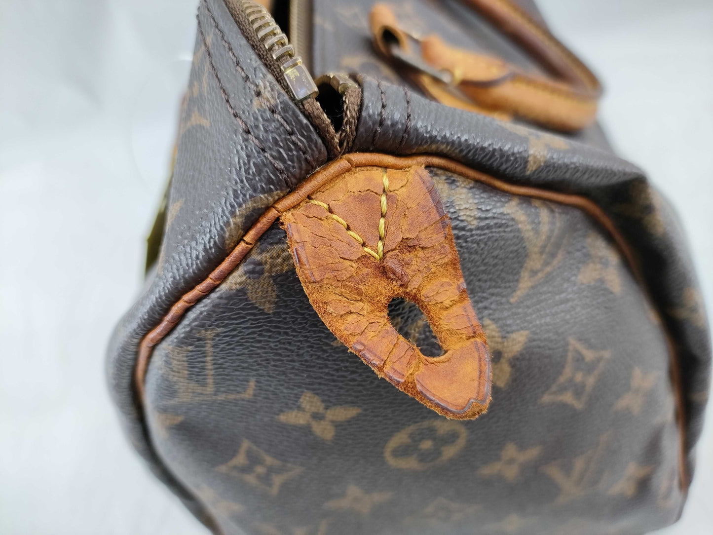 LOUIS VUITTON M41526 Monogram Speedy 30 Handbag