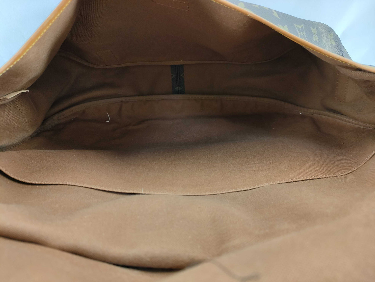 LOUIS VUITTON M42252 Monogram Saumur 43 Shoulder Bag