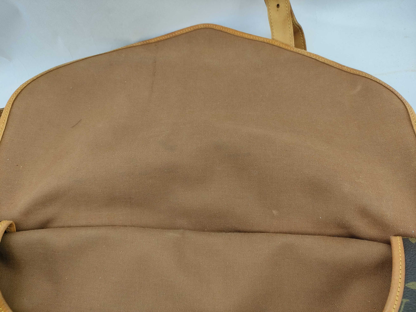 LOUIS VUITTON M42252 Monogram Saumur 43 Shoulder Bag