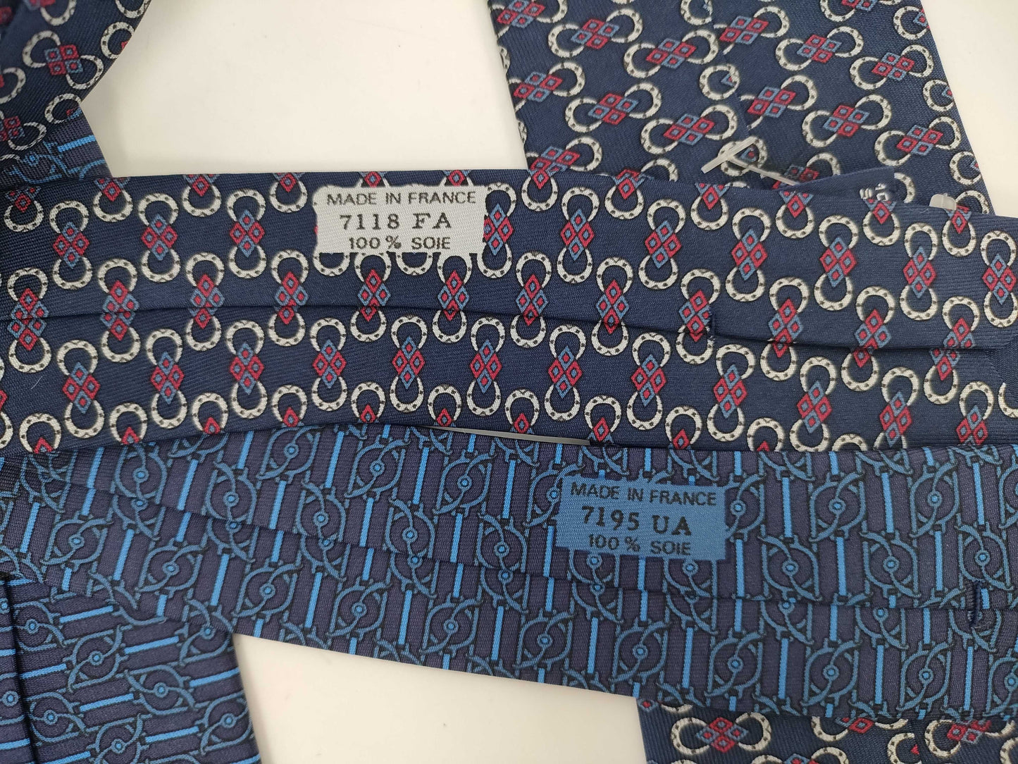 HERMES patterned, good condition *2 neckties