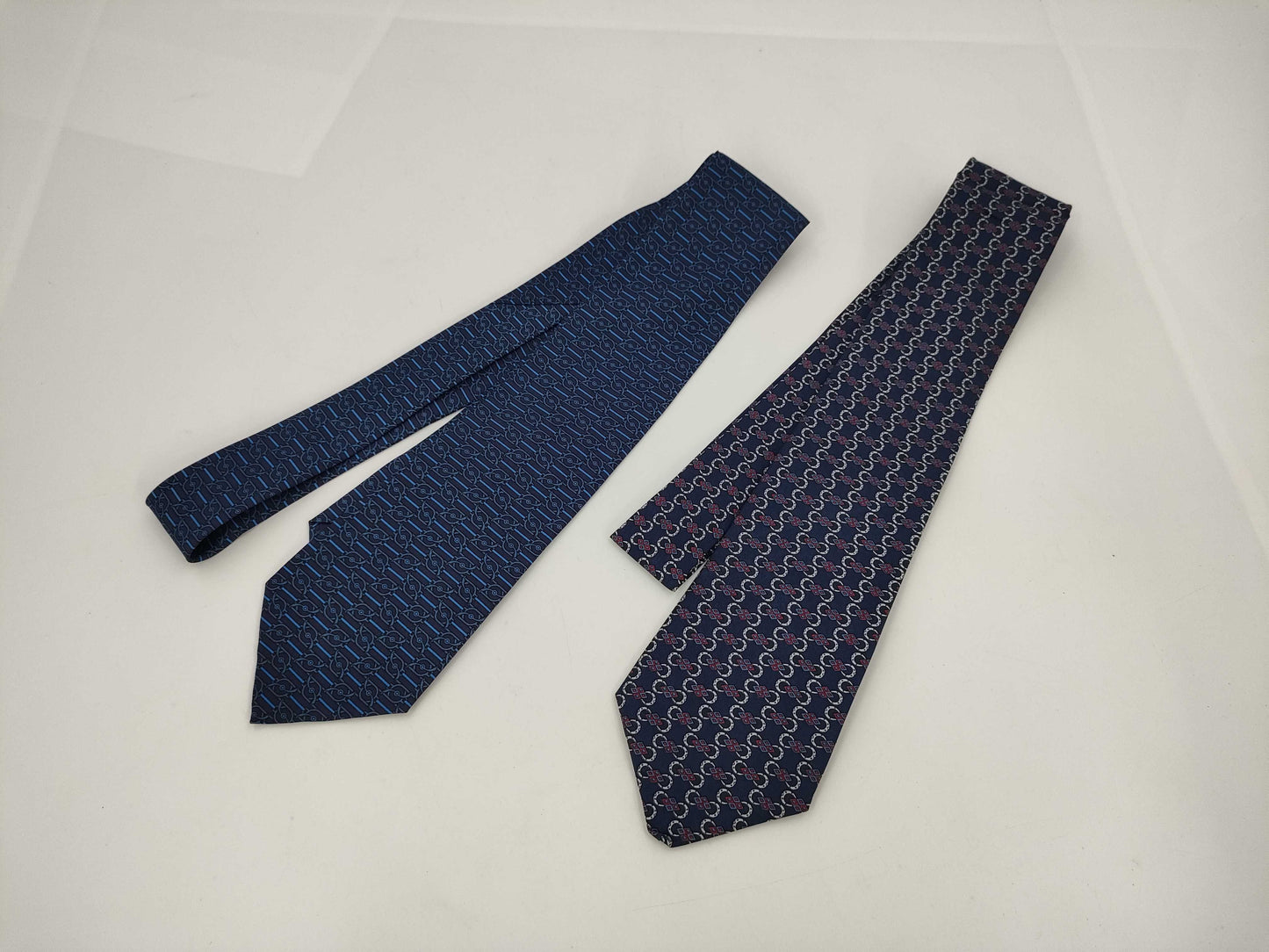 HERMES patterned, good condition *2 neckties