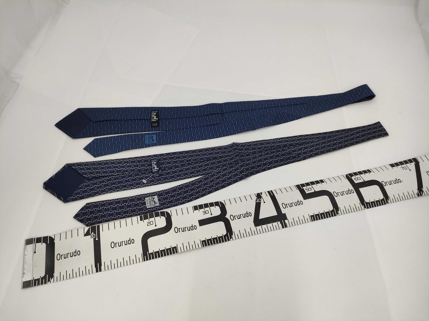 HERMES patterned, good condition *2 neckties