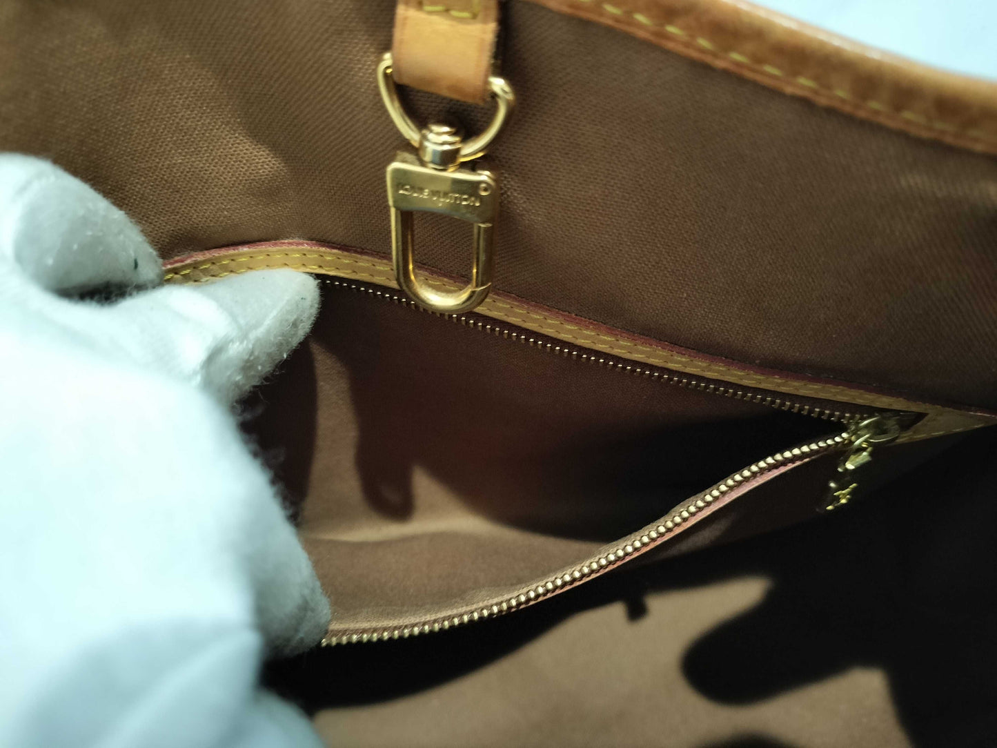 LOUIS VUITTON Monogram Batignolles Horizontal Handbag