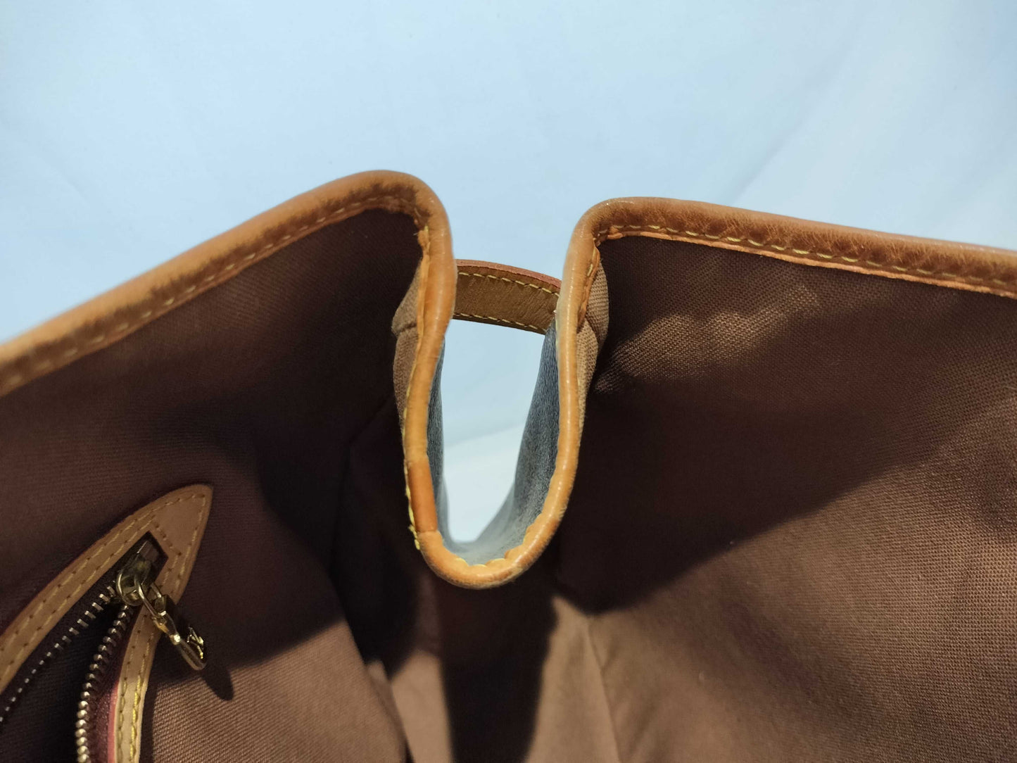 LOUIS VUITTON Monogram Batignolles Horizontal Handbag