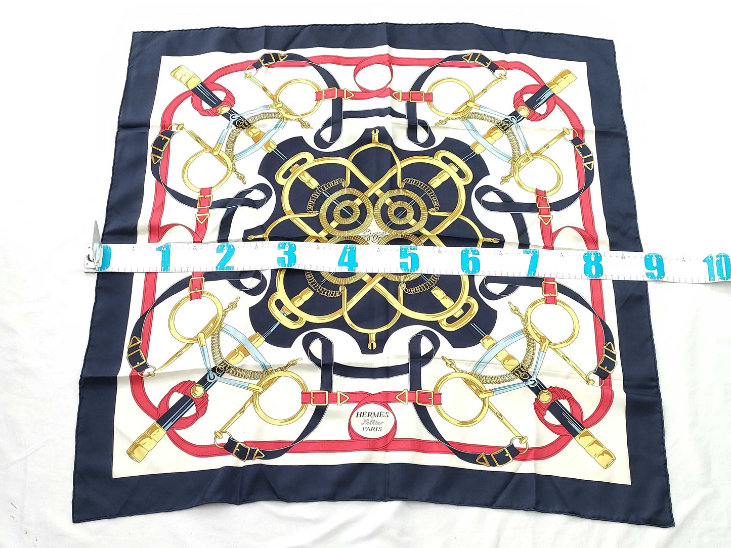 HERMES Carré Carré 90 Golden Spur Scarf