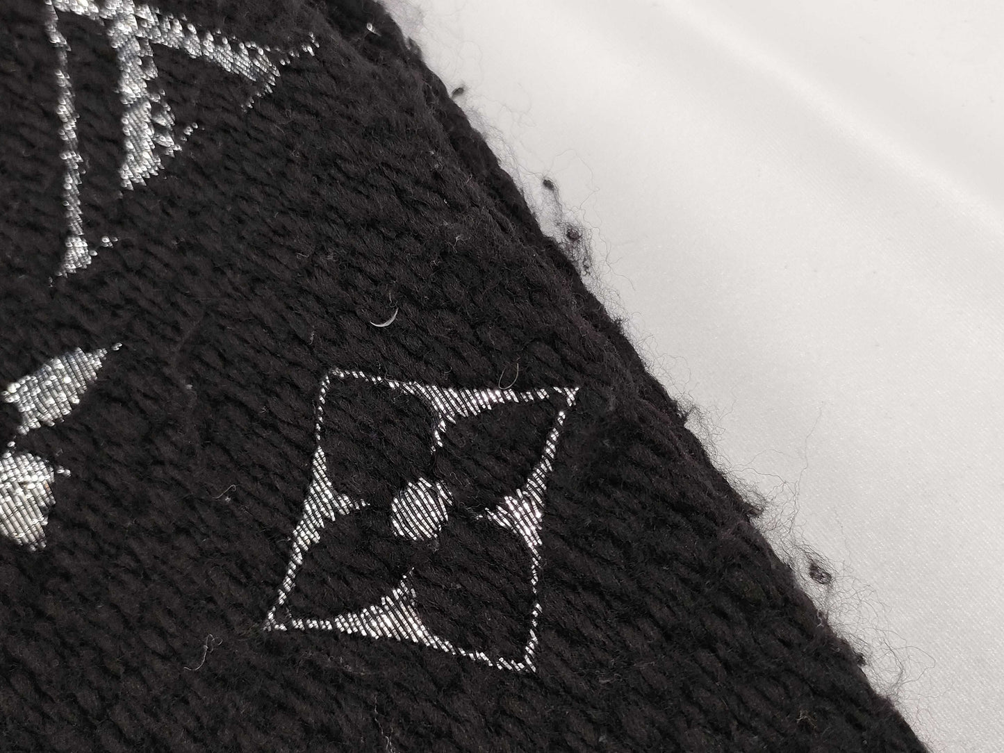 LOUIS VUITTON M75833 Echarpe Logomania Shine Scarf Noir