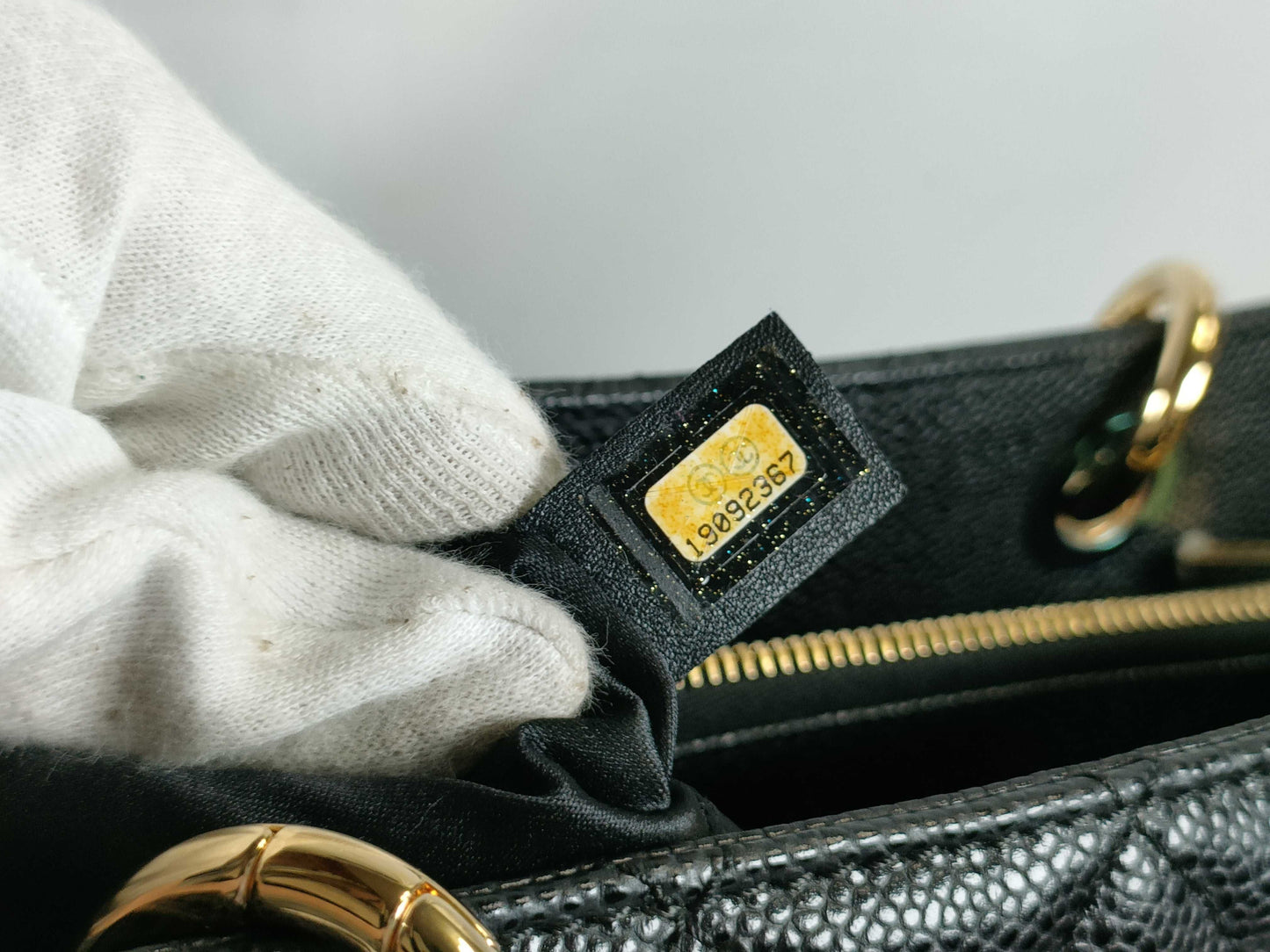 CHANEL Caviar Skin GST Chain Tote Bag