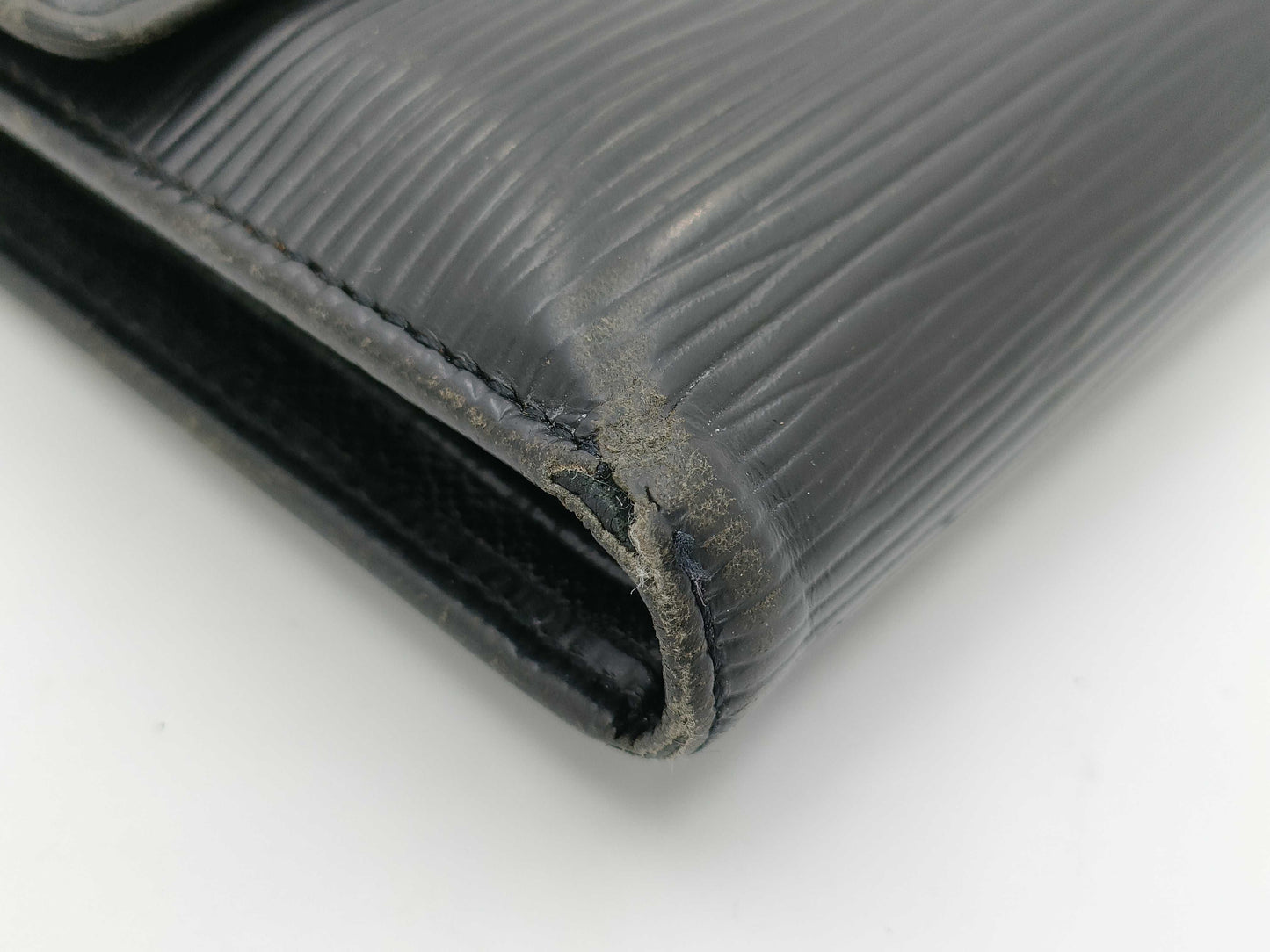 LOUIS VUITTON Epi M63712 Tresor Etui Papier Wallet