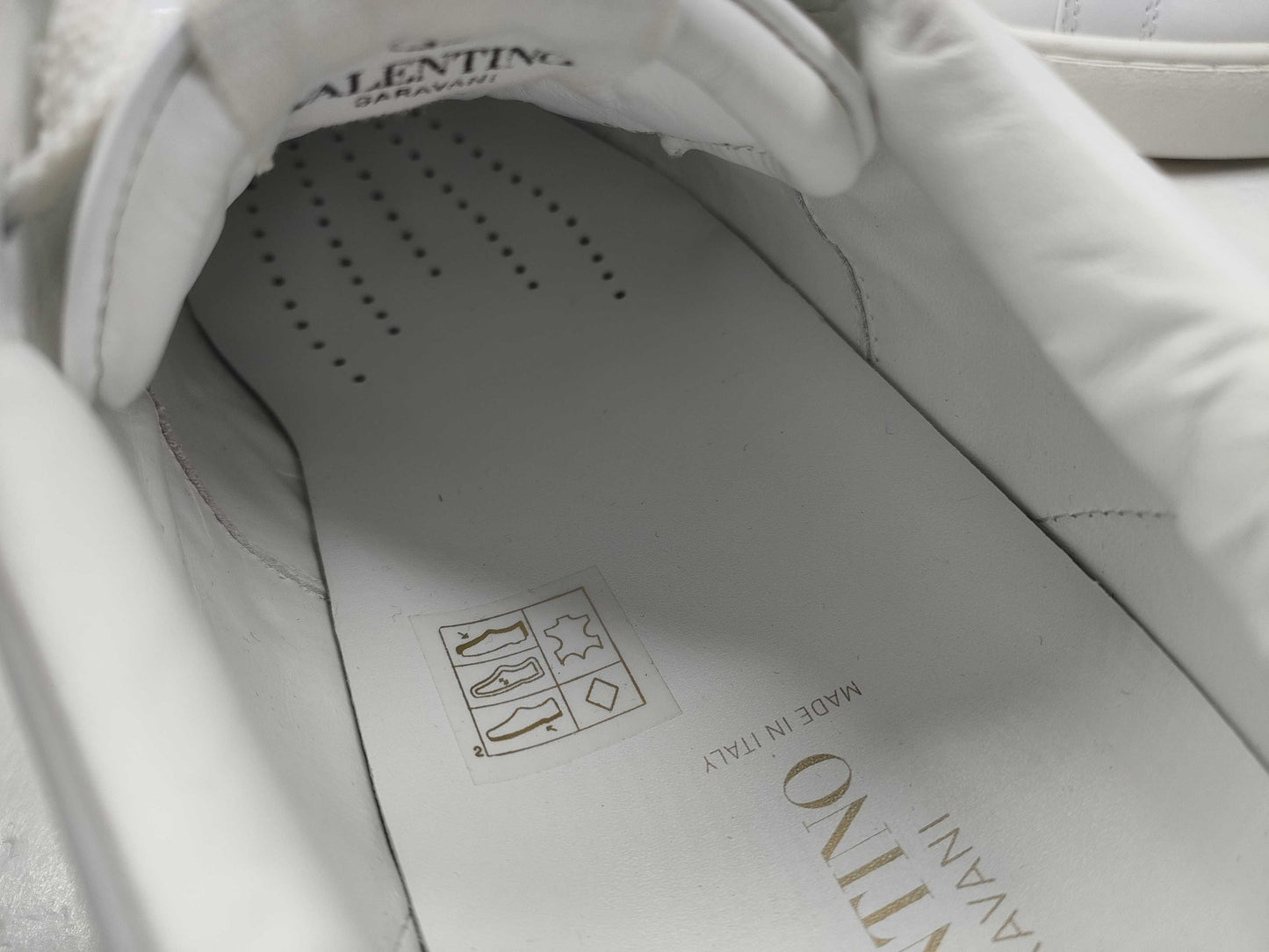 MARIO VALENTINO Valentino Garavani Studded Sneakers