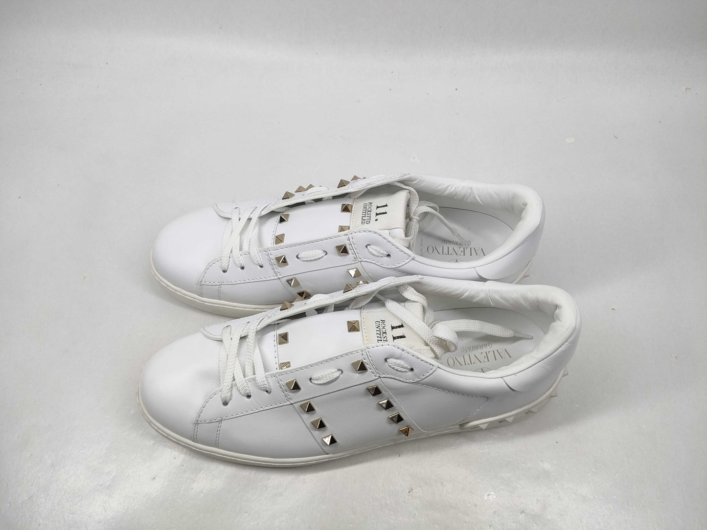 MARIO VALENTINO Valentino Garavani Studded Sneakers