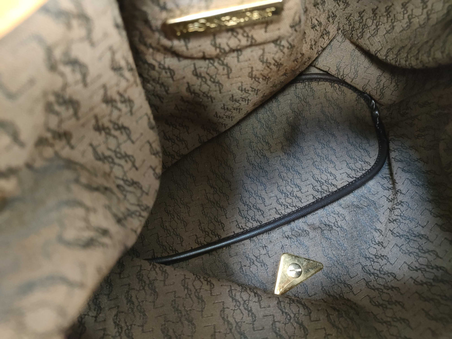 Yves Saint Laurent Drawstring Bag/Strap Included/Shoulder Bag/Pouch Included Shoulder Bag