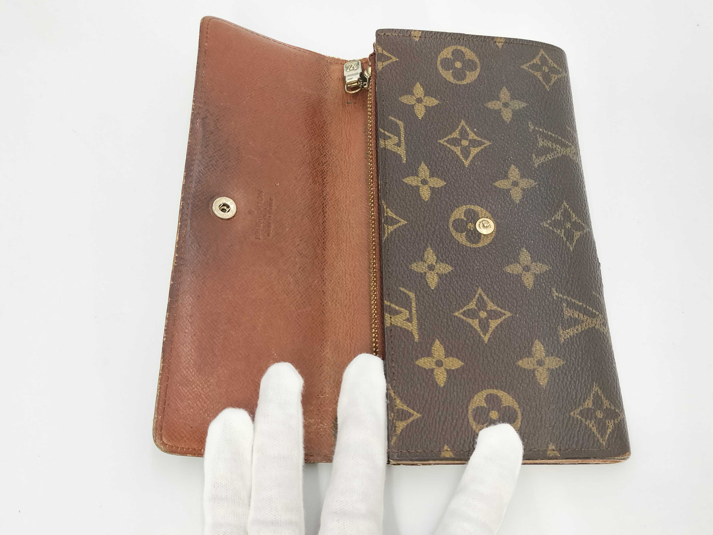 LOUIS VUITTON Monogram International Wallet