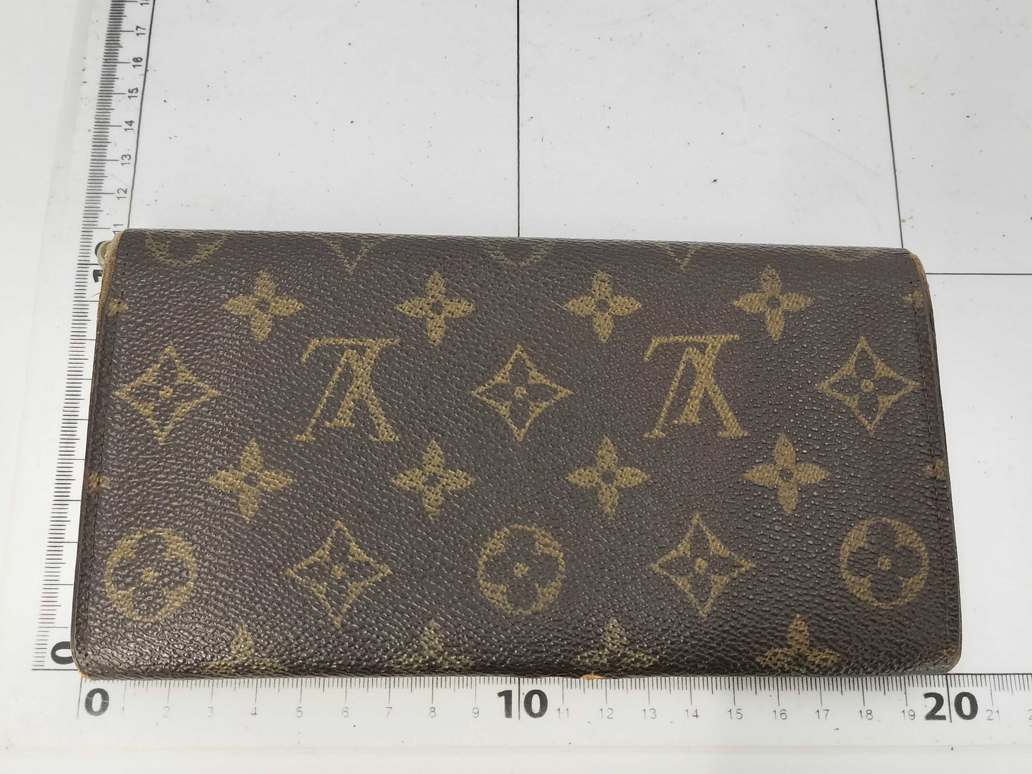 LOUIS VUITTON Monogram International Wallet