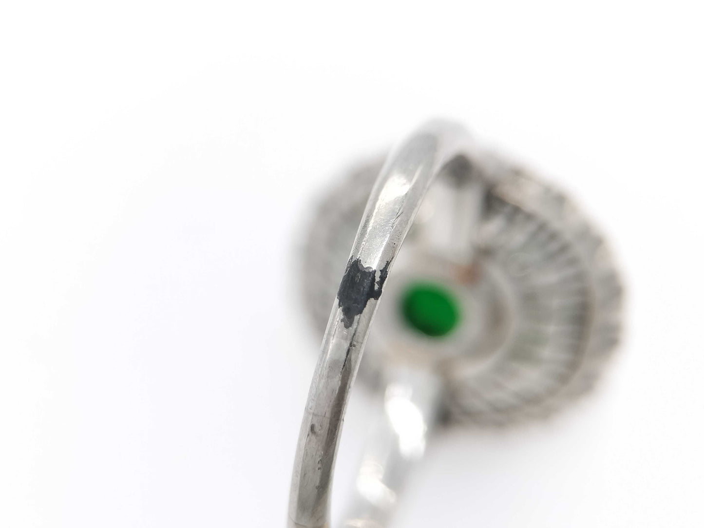 Jadeite ring, diameter approximately 11.2mm x 8.4mm, diamond PM 6.1g