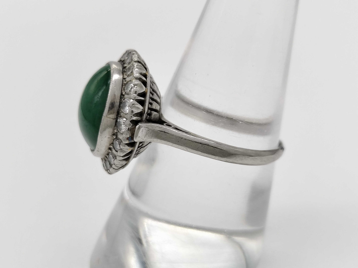 Jadeite ring, diameter approximately 11.2mm x 8.4mm, diamond PM 6.1g