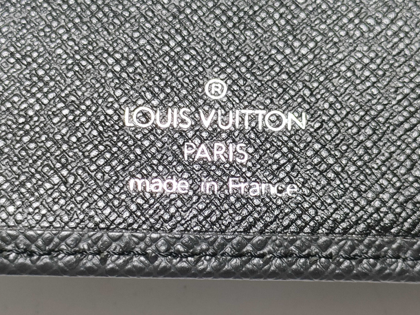 LOUIS VUITTON Taiga Porte Chequier Carte Credit Wallet