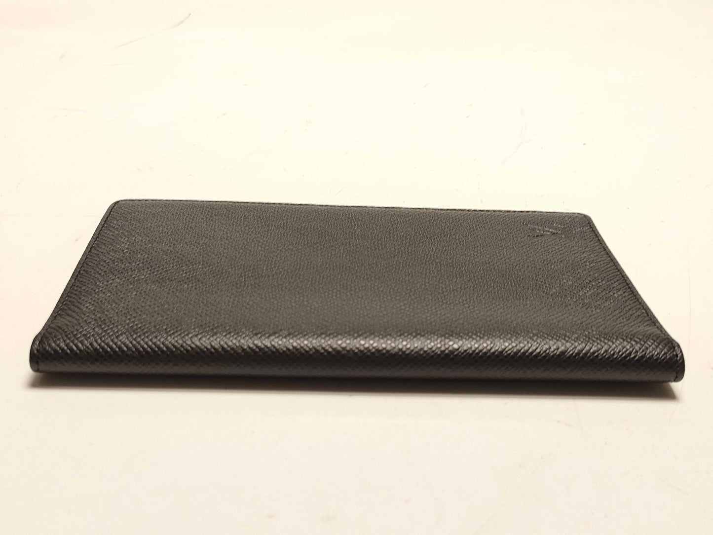 LOUIS VUITTON Taiga Porte Chequier Carte Credit Wallet
