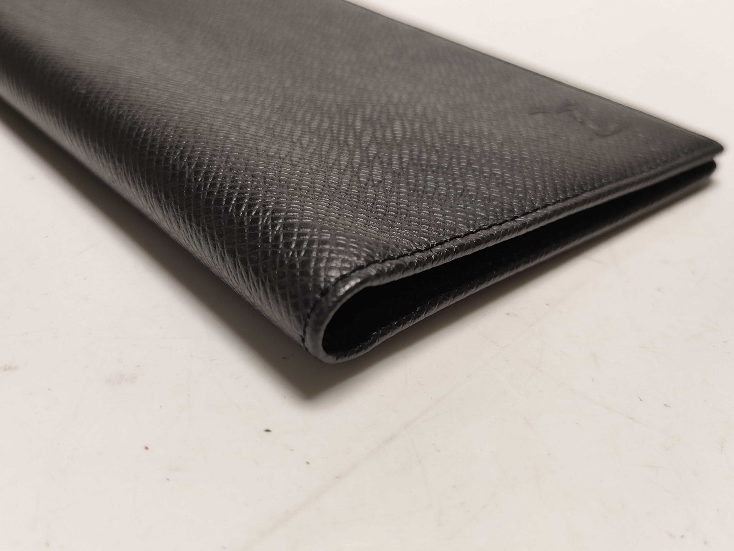 LOUIS VUITTON Taiga Porte Chequier Carte Credit Wallet