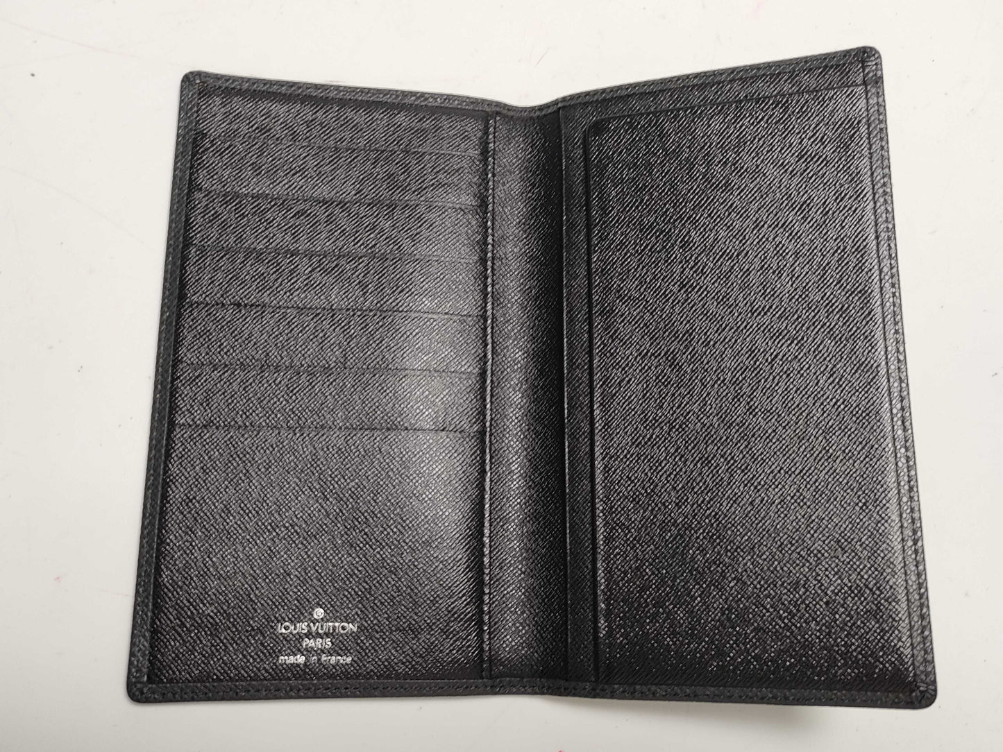 LOUIS VUITTON Taiga Porte Chequier Carte Credit Wallet