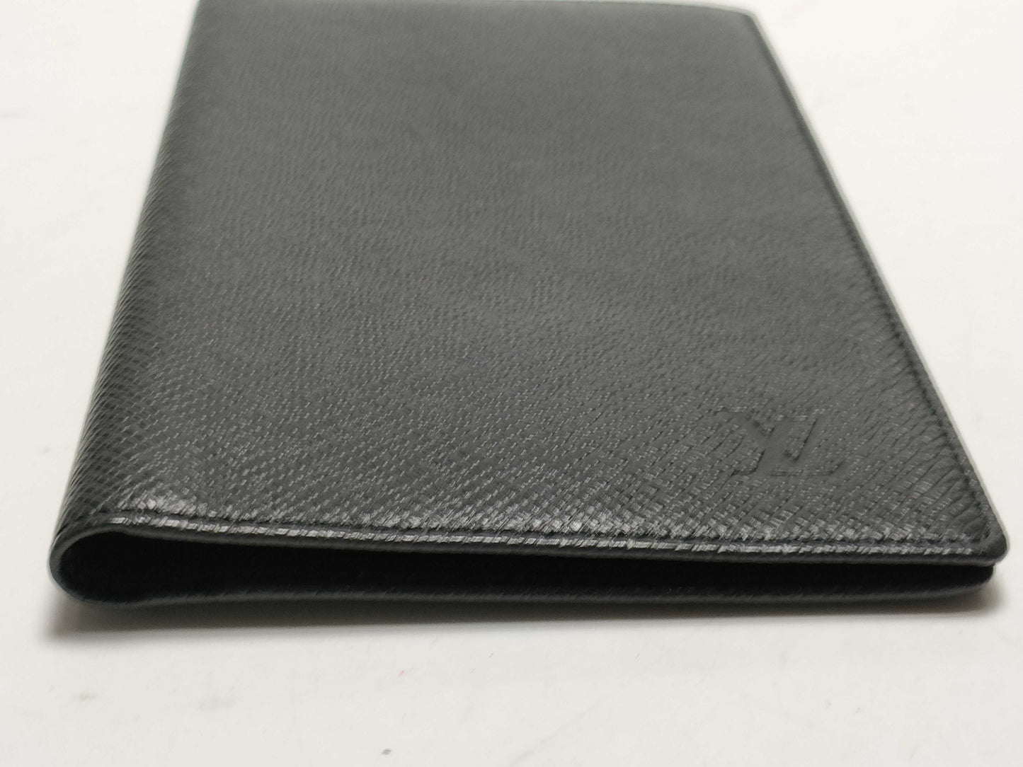 LOUIS VUITTON Taiga Porte Chequier Carte Credit Wallet